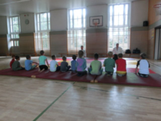 Bild (bearbeitet) vom Ferienkurs Aikido in der Matibi-Grundschule